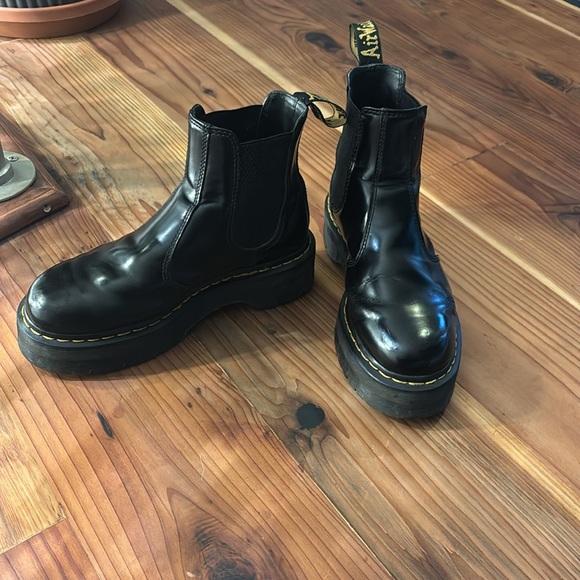 Doc Marten Platform Chelsea Boot - Picture 3 of 6